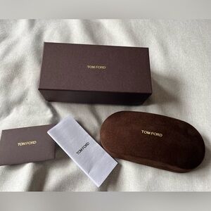 Brand new TOM FORD Sunglasses case.
Microfiber, 100% Authentic
